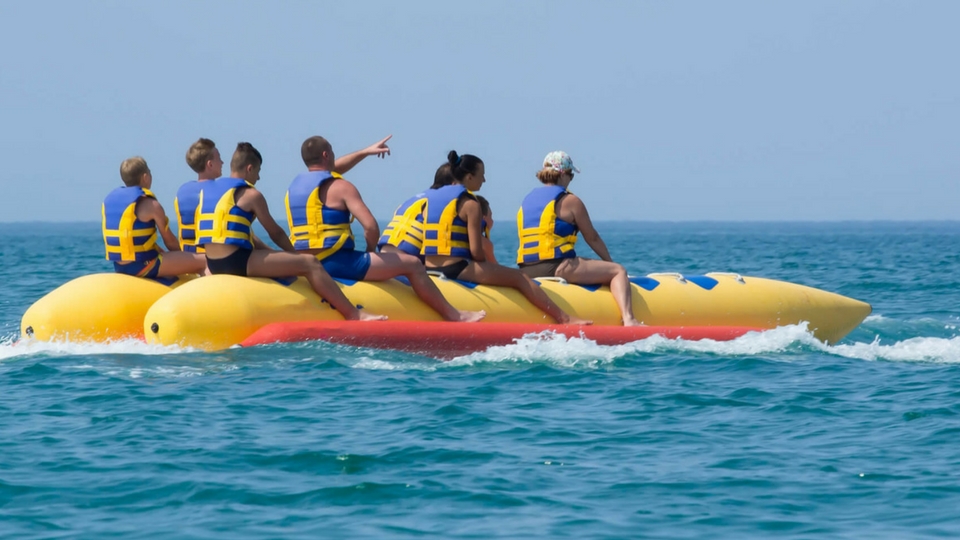 Diversión aseguradas en Puerto del Carmen en la actividad de banana boat