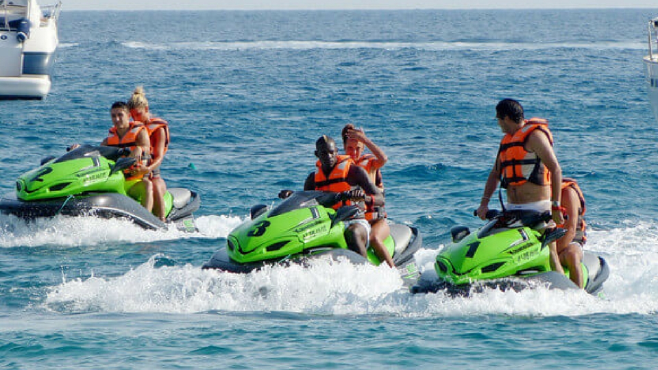 Diversión en Lanzarote; Safaris motos náuticas